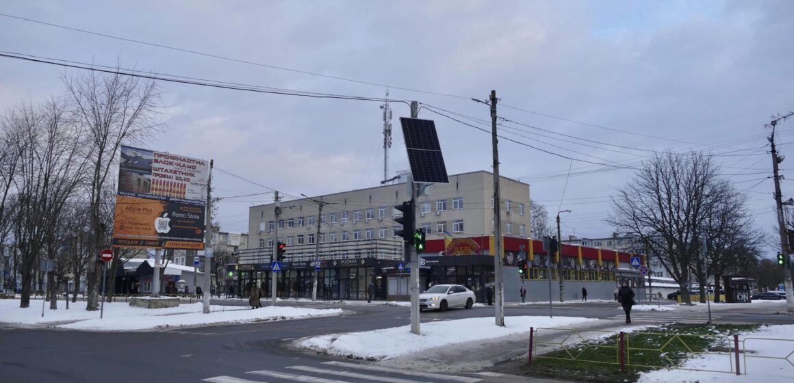 У Калуші на ще чотирьох пішохідних переходах встановили сонячні панелі (ФОТО)