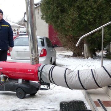 У Тисмениці частково відсутнє газопостачання: рятувальники забезпечують лікарню теплом У Тисмениці частково відсутнє газопостачання: рятувальники забезпечують лікарню теплом