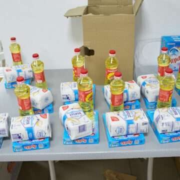 В Івано-Франківську розпочали роздачу продуктових наборів: хто їх може отримати (ФОТО)