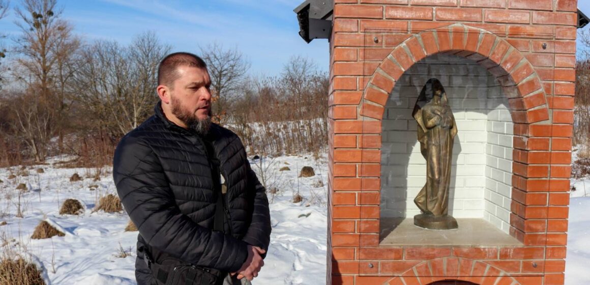 У Калуші на військовому цвинтарі часів Першої світової війни освятили капличку Співстраждальної Божої Матері (ФОТО) У Калуші на військовому цвинтарі часів Першої світової війни освятили капличку Співстраждальної Божої Матері (ФОТО)