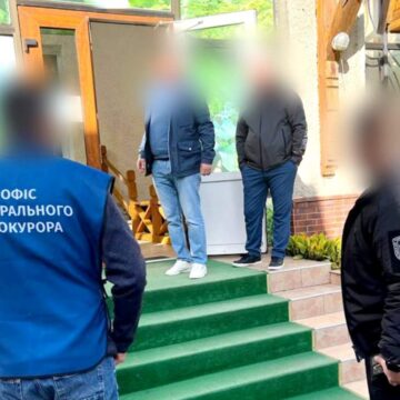 Привласнили понад 670 тис. грн туристичного збору: на Прикарпатті судитимуть замдиректора та касира національного парку (ФОТО)