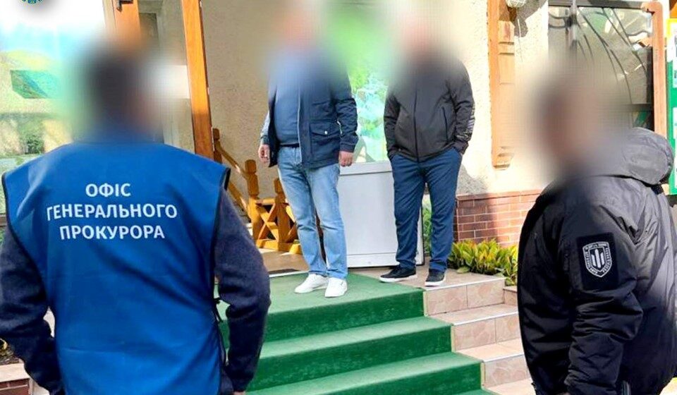 Привласнили понад 670 тис. грн туристичного збору: на Прикарпатті судитимуть замдиректора та касира національного парку (ФОТО)