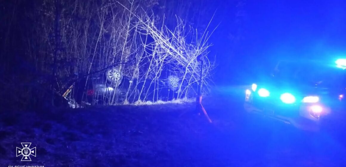 У Богородчанах автівка перекинулась на дах