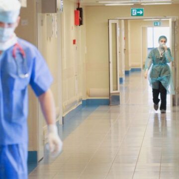 Прикарпатські медзаклади, де лікують військових, отримають обладнання та медикаменти з Франції