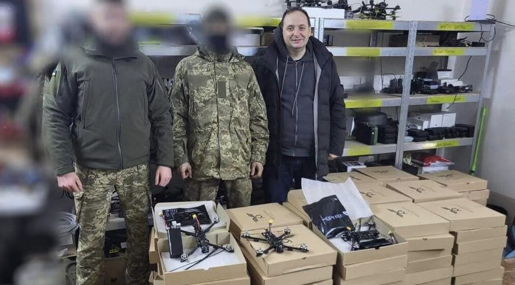 Очільник Івано-Франківська доставив дрони військовим на передову