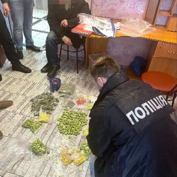 В Івано-Франківську викрили двох братів-наркоторговців, які розповсюджували заборонені речовини на території області (ФОТО)