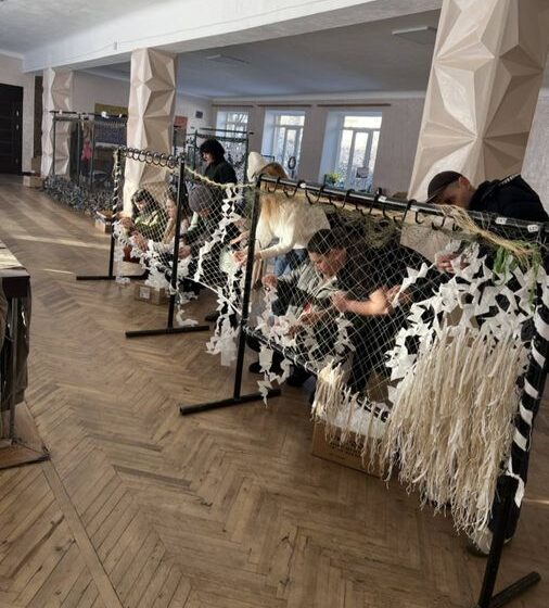 У Калуші засуджені плели маскувальні сітки