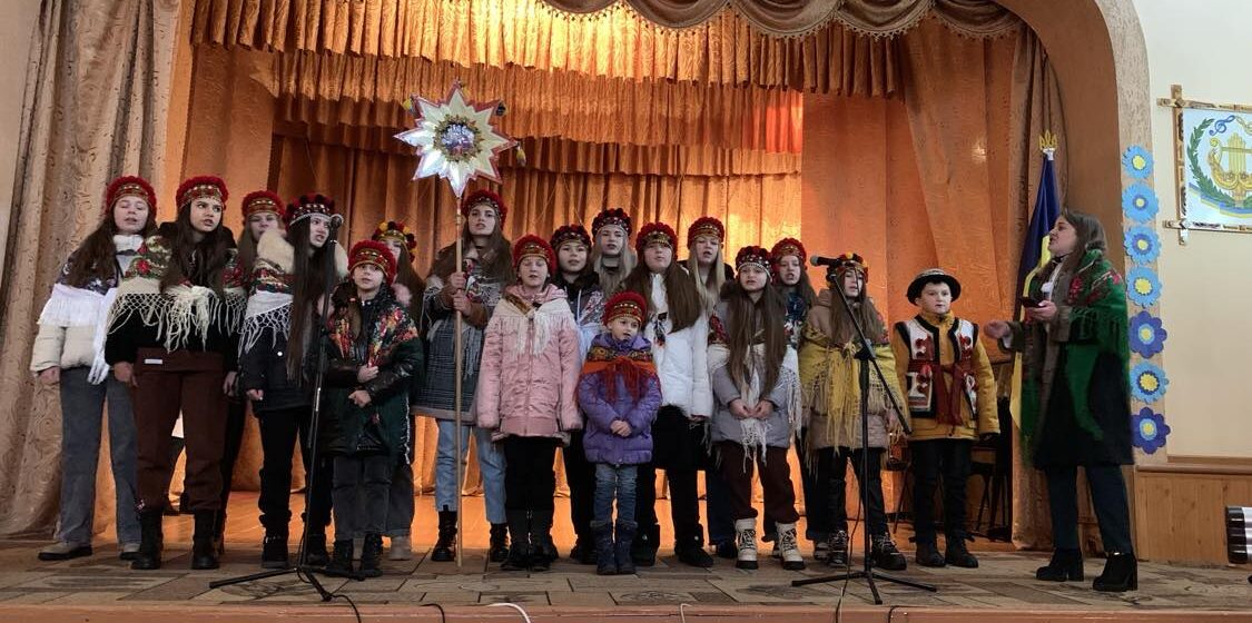 У Кутах відбулася благодійна коляда “Засіяла Зірка Ясна”