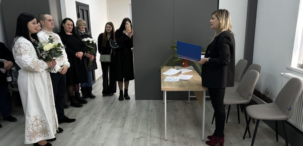 У ЦНАПі Кутської громади зареєстрували перший у цьому році шлюб