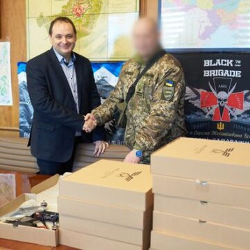 З Івано-Франківська передали військовим ще 11 дронів-камікадзе