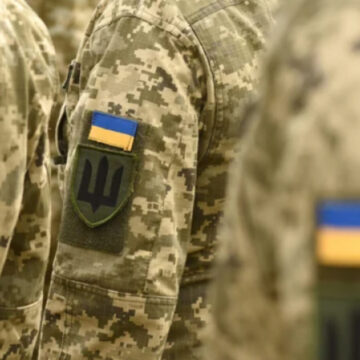 Мобілізованим освітянам скасували зарплату в закладах освіти