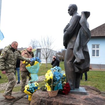 У Старому Угриневі вшанували 115-у річницю від дня народження Степана Бандери