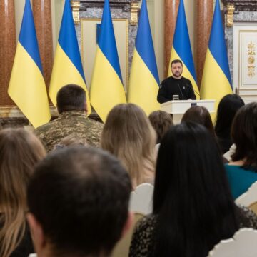 Прикарпатський військовий зі 128 ОГШБр отримав сертифікат на квартиру з рук Президента України