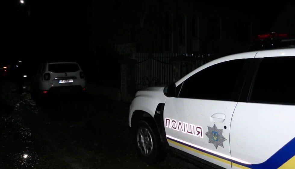 Незареєстровану зброю та боєприпаси вилучили поліцейські у кривдника на Прикарпатті