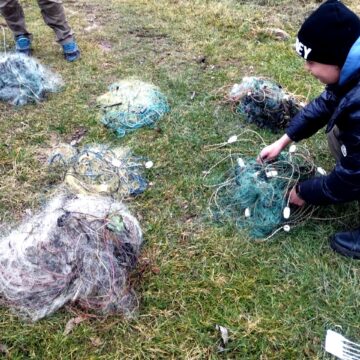 На Тлумаччині з Дністра витягнули 15 браконьєрських сіток