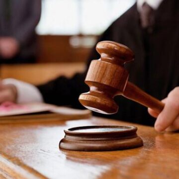 Калуський суд притягнув матір до відповідальності за невиконання батьківських обов’язків