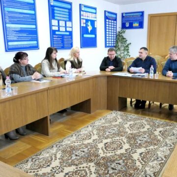 У Тисмениці на засіданні адміністративної комісії розглянули Порушення правил торгівлі та  Порушення державних стандартів, норм і правил у сфері благоустрою