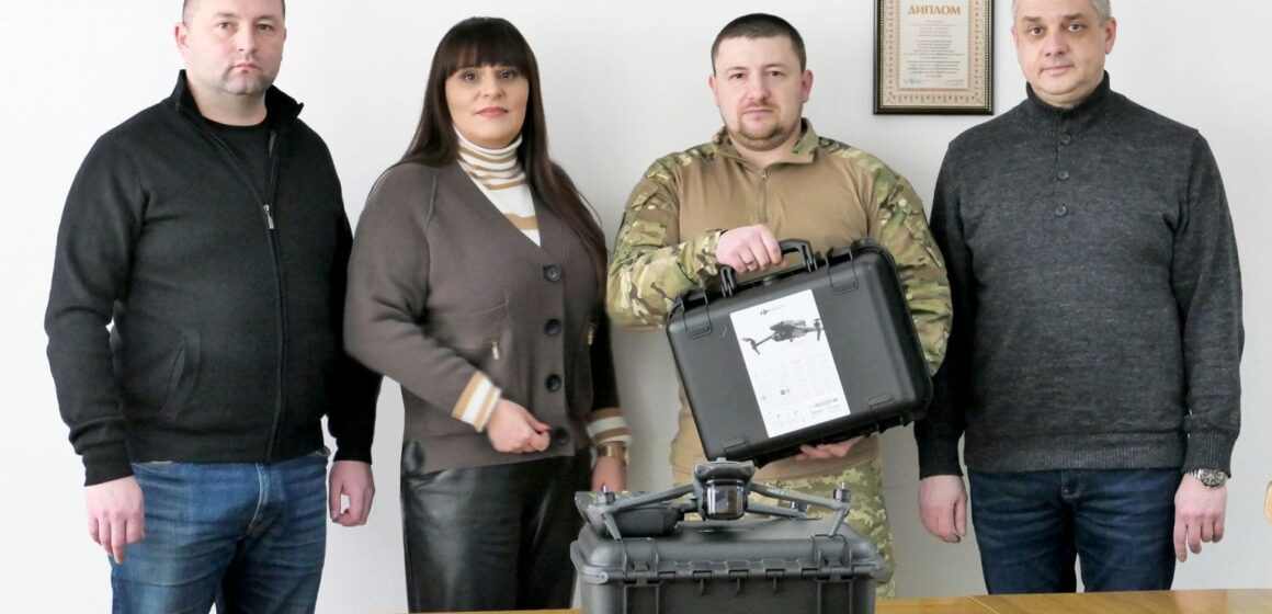 З Тисмениці передали військовим на Харківщину квадрокоптер