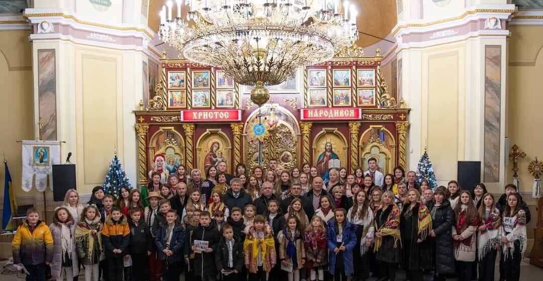 «Колядують зорі на Різдво Христове»: в Угринові відбулася п’ята розколяда