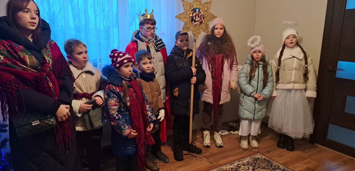 Парафіяльна молодь Ямниці колядувала на потреби ЗСУ