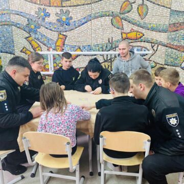 “Новорічний оберіг”: діти разом із поліцейськими долучилися до новорічної акції