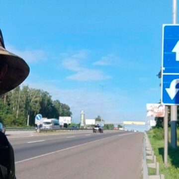 Ветеран війни Петро Скрипка пройшов пішки з Києва до Франківська, збираючи кошти для побратимів Ветеран війни Петро Скрипка пройшов пішки з Києва до Франківська, збираючи кошти для побратимів
