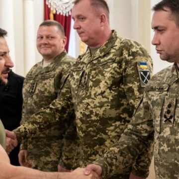 Залужний і Буданов отримали звання Героя України Залужний і Буданов отримали звання Героя України