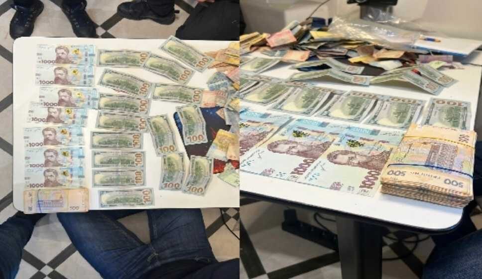 Трьох жителів Запорізької області затримали в Івано-Франківську за шахрайство в інтернеті Трьох жителів Запорізької області затримали в Івано-Франківську за шахрайство в інтернеті
