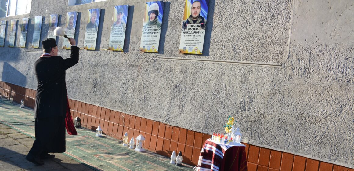 У Надвірній відкрили пам’ятні дошки двом полеглим захисникам (ФОТО)