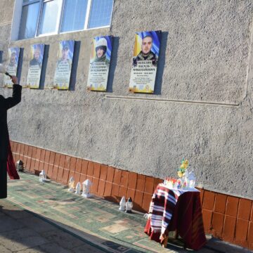 У Надвірній відкрили пам’ятні дошки двом полеглим захисникам (ФОТО)