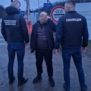 Грузина-кримінальника примусово видворили з Прикарпаття на батьківщину Грузина-кримінальника примусово видворили з Прикарпаття на батьківщину