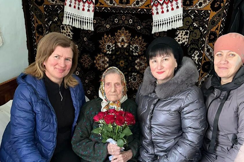 Нагодувала понад 120 весіль: досвідчена кухарка Юстина Гринишин з Богородчанщини відзначила 95-й ювілей