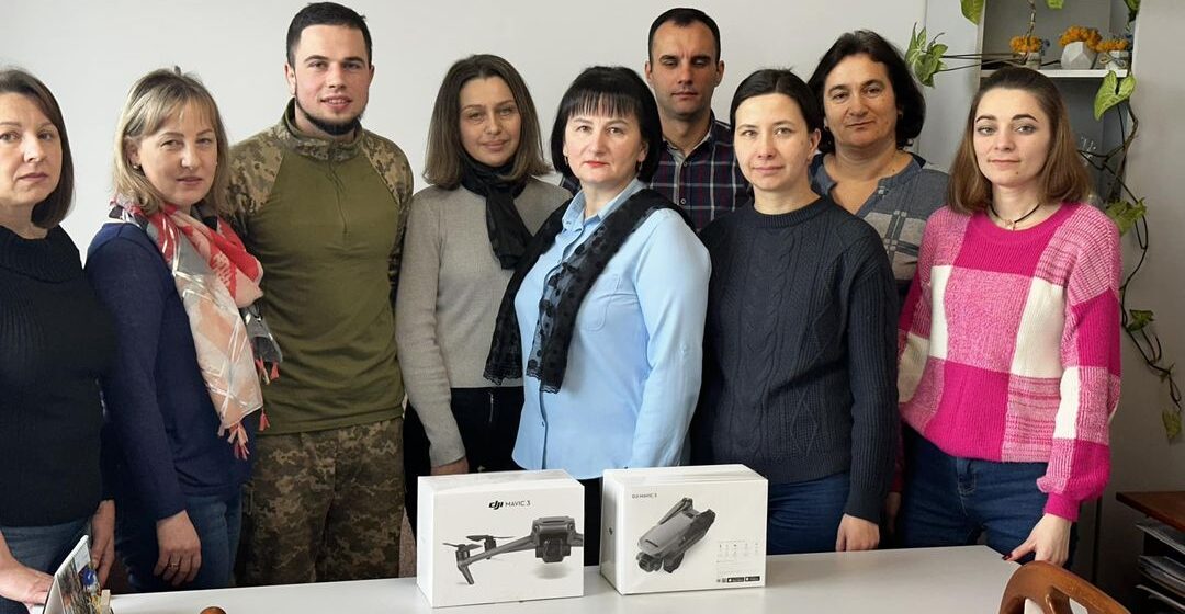 Із Дзвиняцької громади передали на фронт чергову партію безпілотників (ФОТОФАКТ)