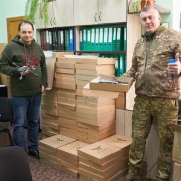 Дрони для оборони: ще сто вбивчих «пташок» полетіли на фронт з Івано-Франківська (ФОТОФАКТ)