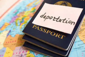З Івано-Франківщини зобов’язали виїхати з України двох лікарів-іноземців