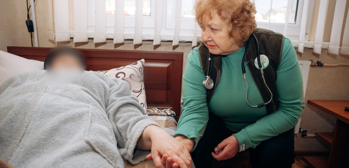 В Івано-Франківську невиліковно хворі зможуть отримувати медичну допомогу вдома