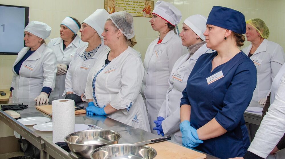 На Прикарпатті кухарі шкільних їдалень вдосконалюватимуть навички у сучасному кулінарному хабі