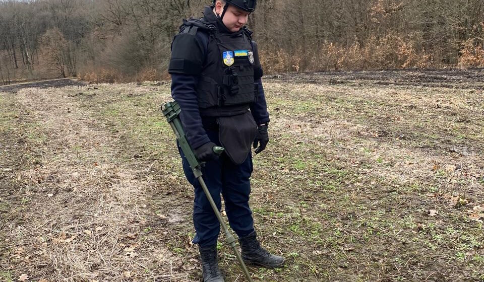Прикарпатські піротехніки знешкодили вибухівку часів Другої світової війни (ФОТО)