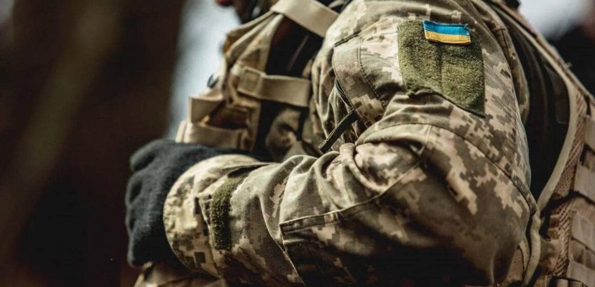 На амуніцію та лікування: Коломийська міська рада продовжує підтримувати воїнів фінансово
