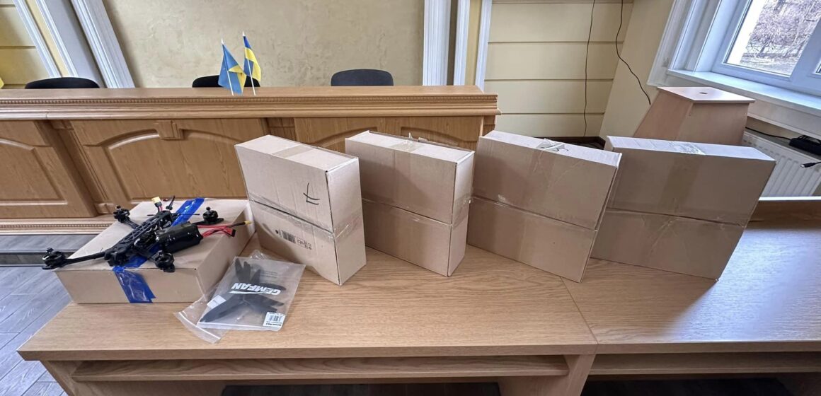 Із Надвірної передали на фронт ще 5 FPV-дронів (ФОТО)