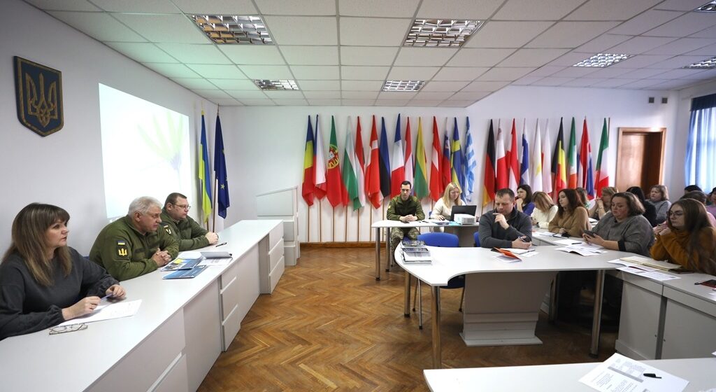 Для фахівців територіальних громад Івано-Франківщини провели навчання щодо соціального супроводу військовослужбовців та членів їхніх сімей