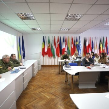 Для фахівців територіальних громад Івано-Франківщини провели навчання щодо соціального супроводу військовослужбовців та членів їхніх сімей