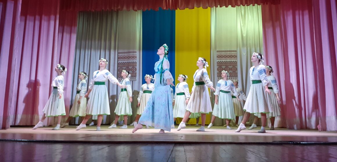 «Зацвіте калина у вільній Україні!»: у Брошнів-Осаді відбувся благодійний мистецький захід на підтримку ЗСУ