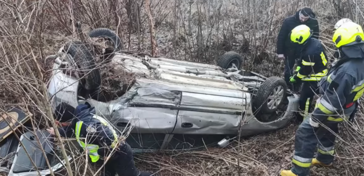 ДТП в Івано-Франківській громаді: постраждалого з автівки деблокували рятувальники