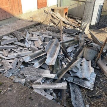 Пошкоджені дахи та господарські будівлі: репортаж із сіл, що постраждали від падіння уламків російської ракети на Франківщині (ФОТО, ВІДЕО) Пошкоджені дахи та господарські будівлі: репортаж із сіл, що постраждали від падіння уламків російської ракети на Франківщині (ФОТО, ВІДЕО)