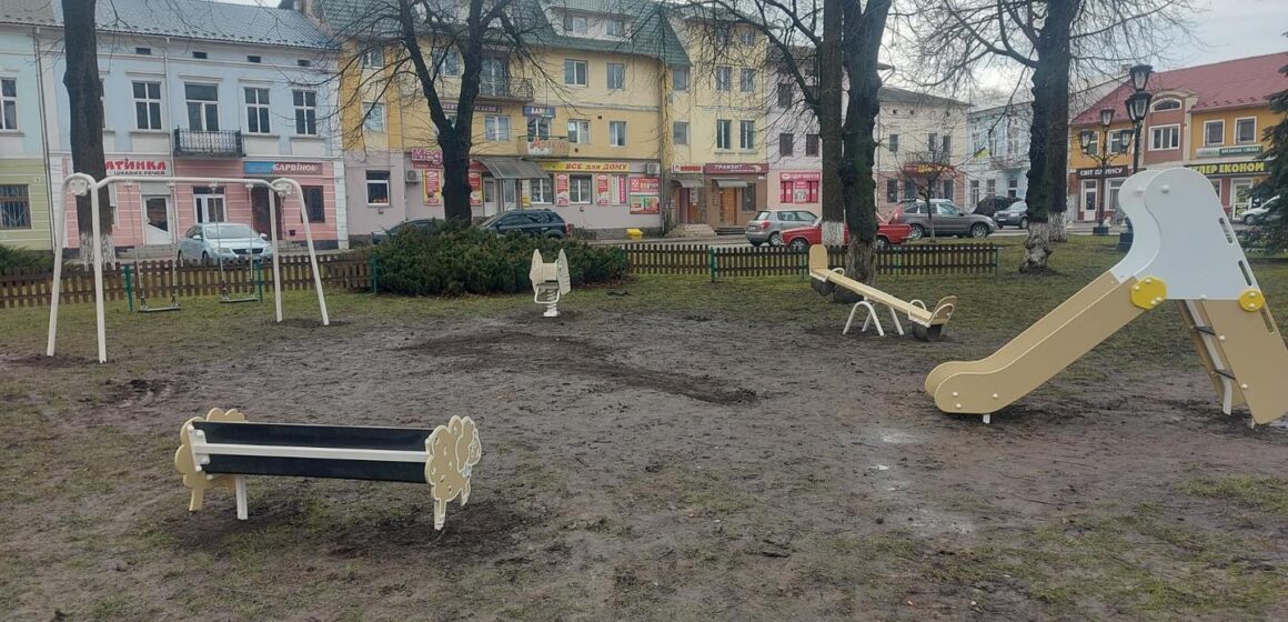 У Галичі влаштували сучасний та безпечний дитячий простір