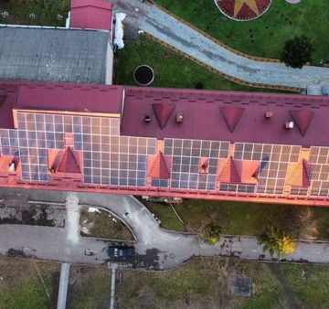На даху Лисецької лікарні влаштували сонячну електростанцію