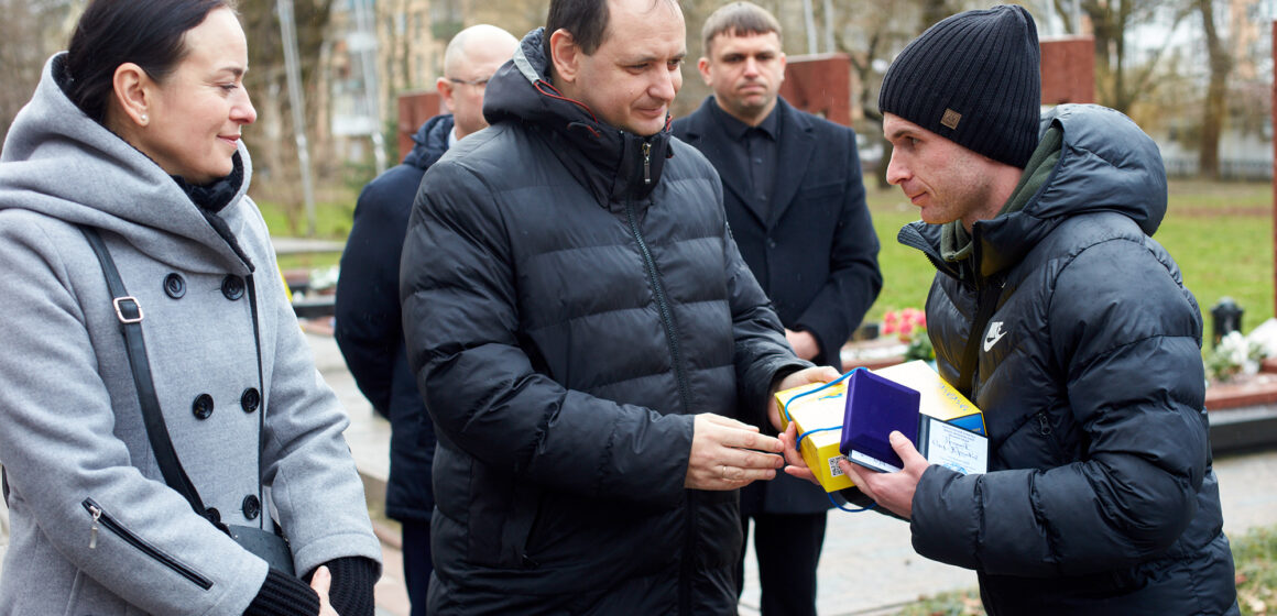 У Івано-Франківську нагородили відзнаками “Зміни світ на краще ім. Романа Гурика” тих, хто працює на благо України!