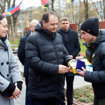 У Івано-Франківську нагородили відзнаками “Зміни світ на краще ім. Романа Гурика” тих, хто працює на благо України!