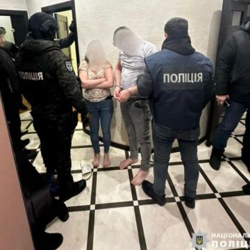 Ошукали понад десяток потерпілих на майже півсотні тисяч гривень: на Прикарпатті повідомлено про підозри та обрано запобіжні заходи групі шахраїв